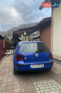 Хетчбек Volkswagen Golf 2000 в Дубовому