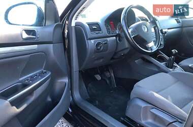 Универсал Volkswagen Golf 2009 в Шумске