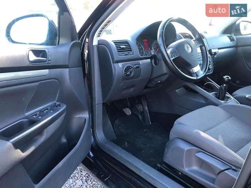 Универсал Volkswagen Golf 2009 в Шумске