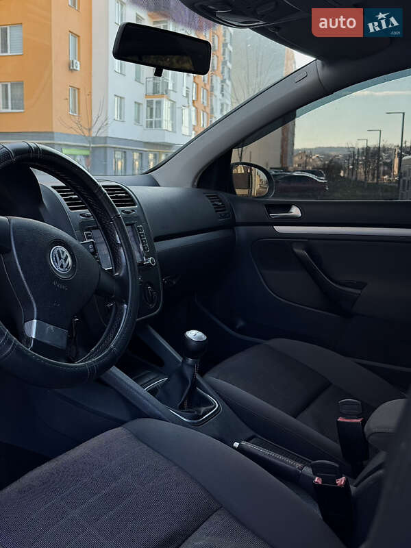 Хетчбек Volkswagen Golf 2006 в Мурованих Курилівцях