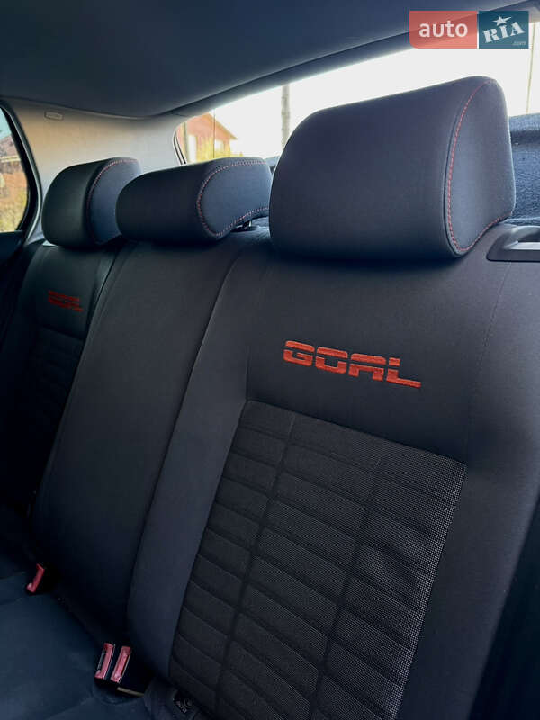 Хетчбек Volkswagen Golf 2006 в Мурованих Курилівцях