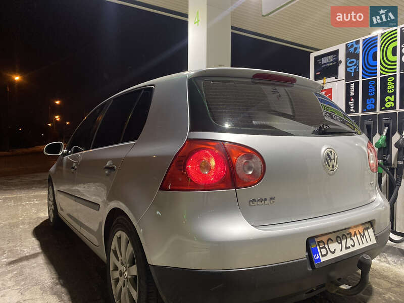 Хетчбек Volkswagen Golf 2004 в Львові