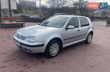 Хэтчбек Volkswagen Golf 2001 в Ровно