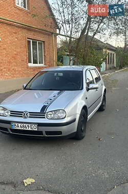 Хетчбек Volkswagen Golf 2001 в Кропивницькому