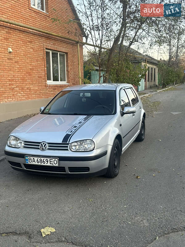 Хетчбек Volkswagen Golf 2001 в Кропивницькому