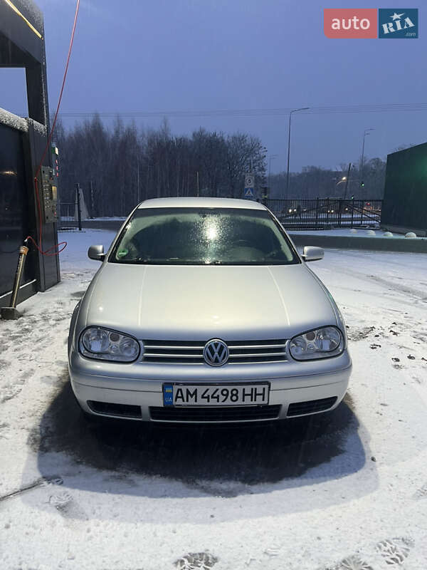 Хетчбек Volkswagen Golf 2003 в Дубні