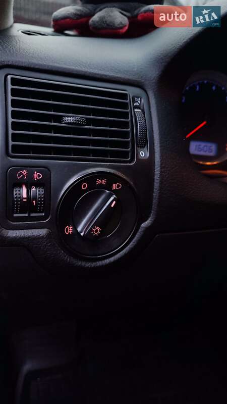Хетчбек Volkswagen Golf 2003 в Бучачі