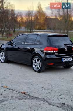 Хетчбек Volkswagen Golf 2010 в Вараші