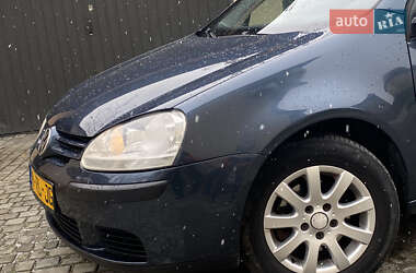 Хэтчбек Volkswagen Golf 2005 в Самборе