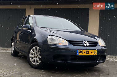 Хэтчбек Volkswagen Golf 2005 в Самборе