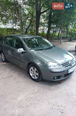 Хэтчбек Volkswagen Golf 2004 в Львове