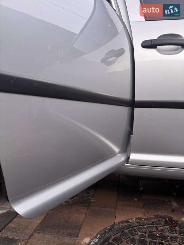 Універсал Volkswagen Golf 2002 в Цумані