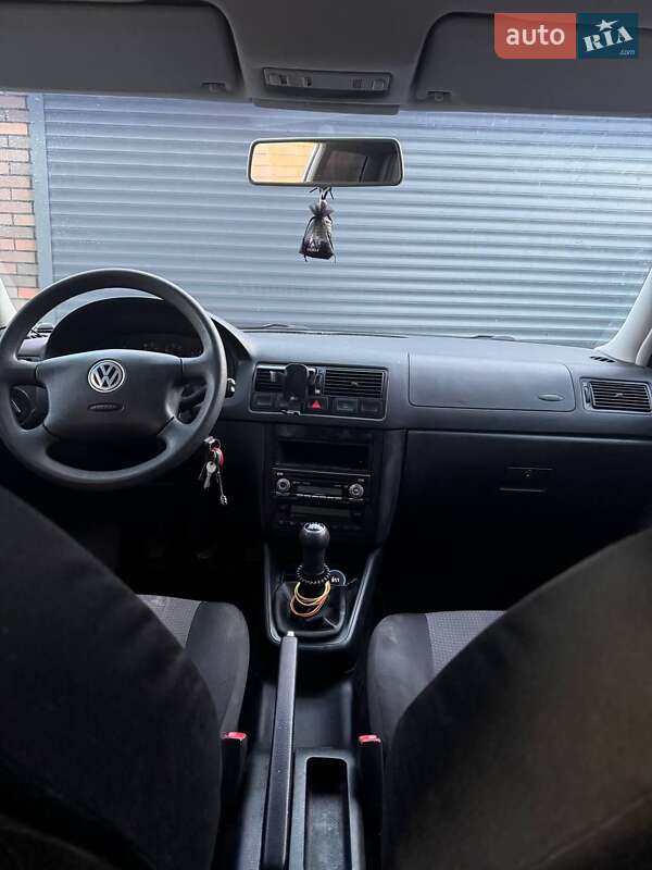 Універсал Volkswagen Golf 2002 в Цумані