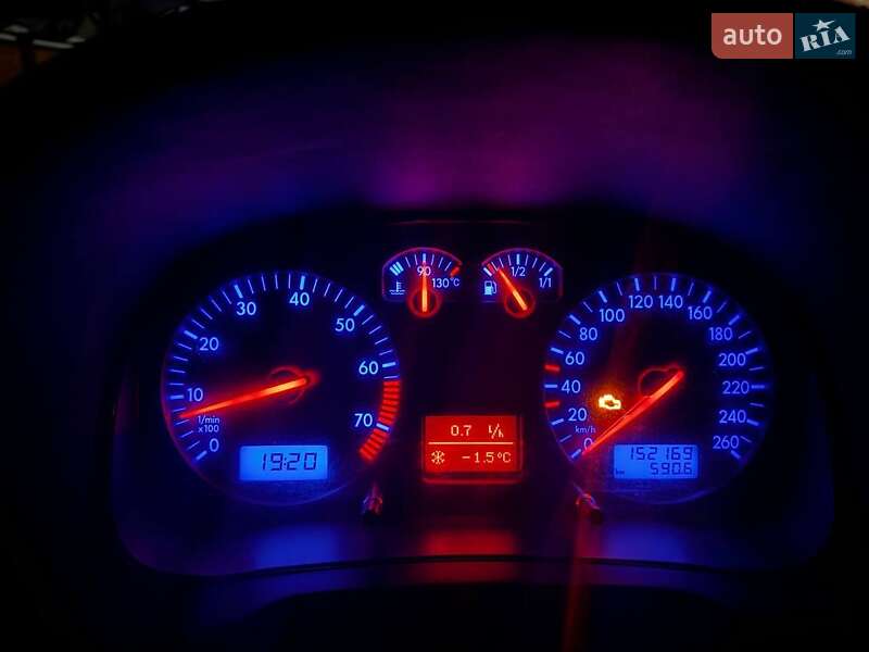 Універсал Volkswagen Golf 2002 в Цумані