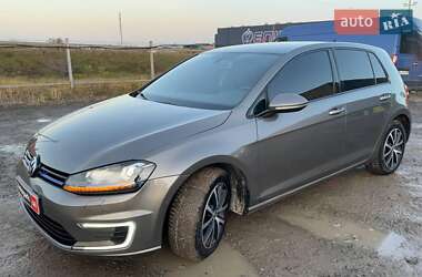 Хэтчбек Volkswagen Golf 2015 в Львове