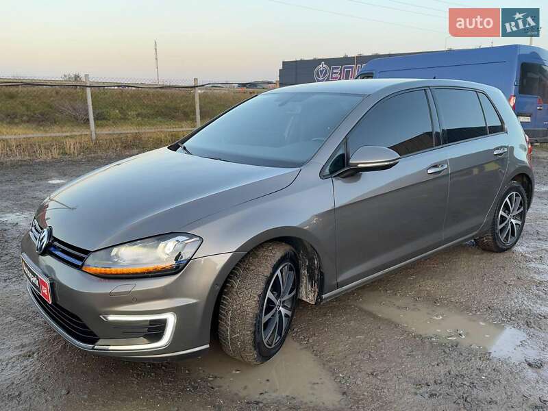 Хетчбек Volkswagen Golf 2015 в Львові