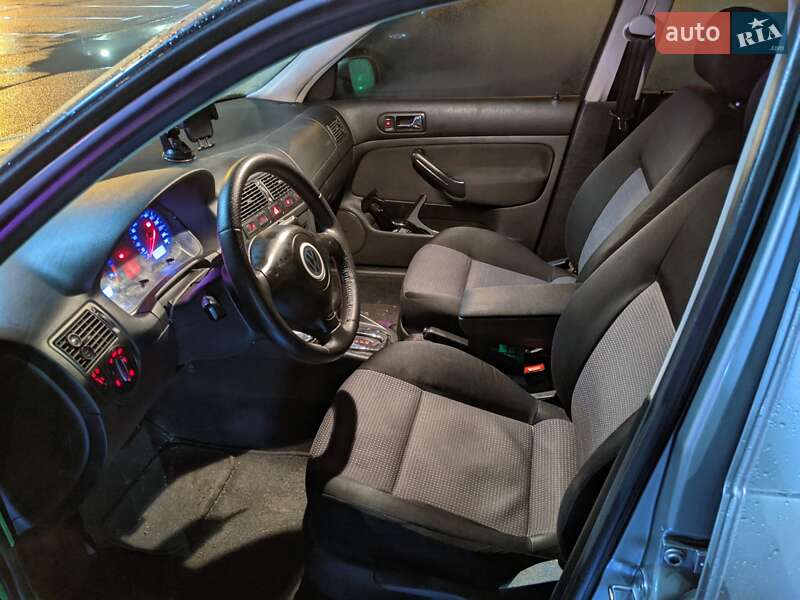 Універсал Volkswagen Golf 2002 в Хотині