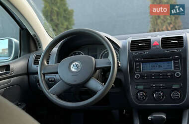 Хэтчбек Volkswagen Golf 2005 в Дрогобыче