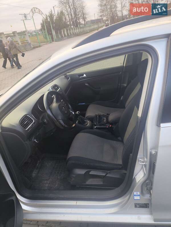 Універсал Volkswagen Golf 2009 в Володимирці