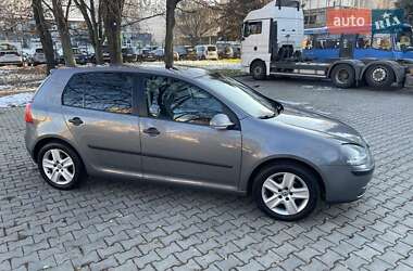 Хэтчбек Volkswagen Golf 2004 в Черновцах