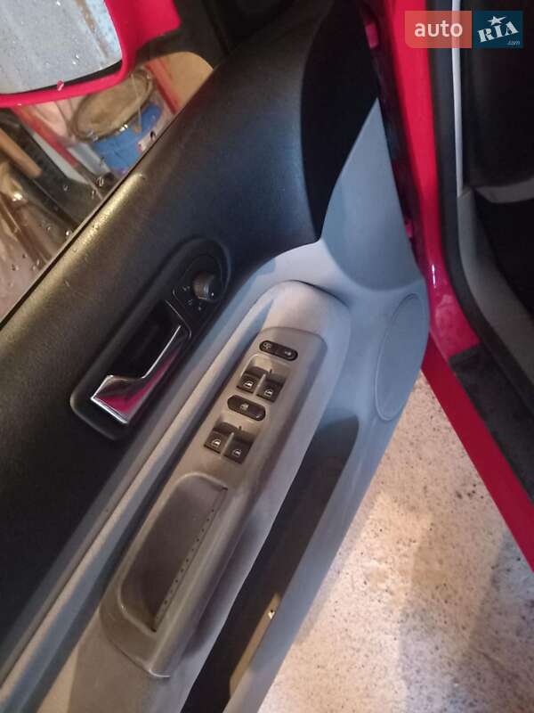 Універсал Volkswagen Golf 2002 в Ладижині