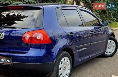 Хэтчбек Volkswagen Golf 2004 в Николаеве