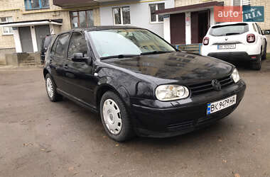 Хэтчбек Volkswagen Golf 2002 в Здолбунове