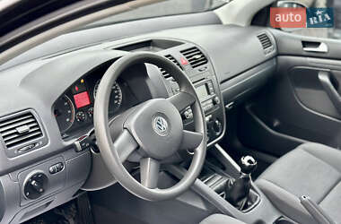 Хэтчбек Volkswagen Golf 2004 в Луцке