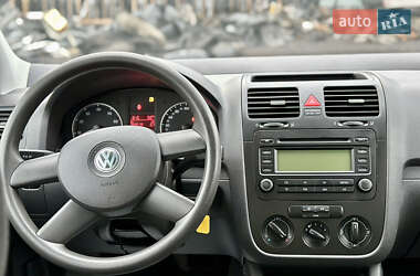 Хэтчбек Volkswagen Golf 2004 в Луцке