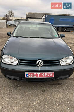 Хэтчбек Volkswagen Golf 2003 в Луцке