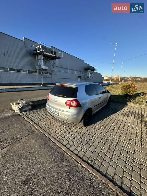 Хетчбек Volkswagen Golf 2004 в Мукачевому