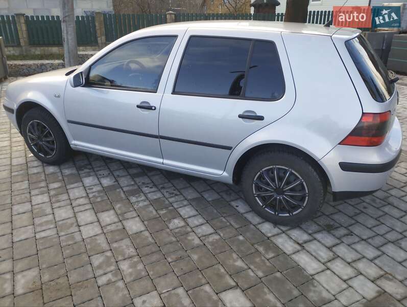 Хетчбек Volkswagen Golf 2000 в Яремчі