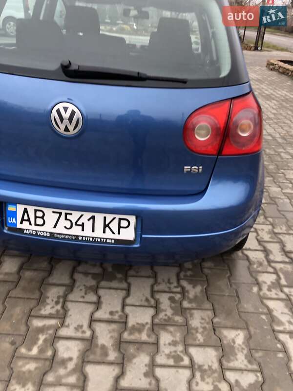 Хетчбек Volkswagen Golf 2004 в Могилів-Подільському