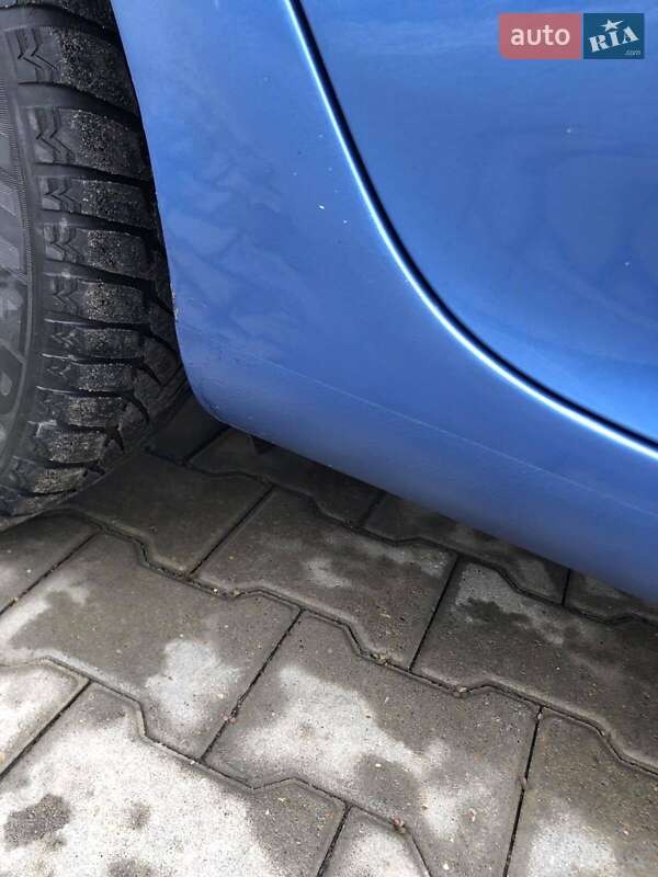 Хетчбек Volkswagen Golf 2004 в Могилів-Подільському