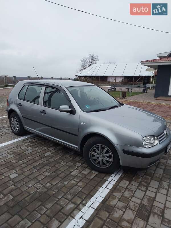 Хетчбек Volkswagen Golf 2002 в Оржиці