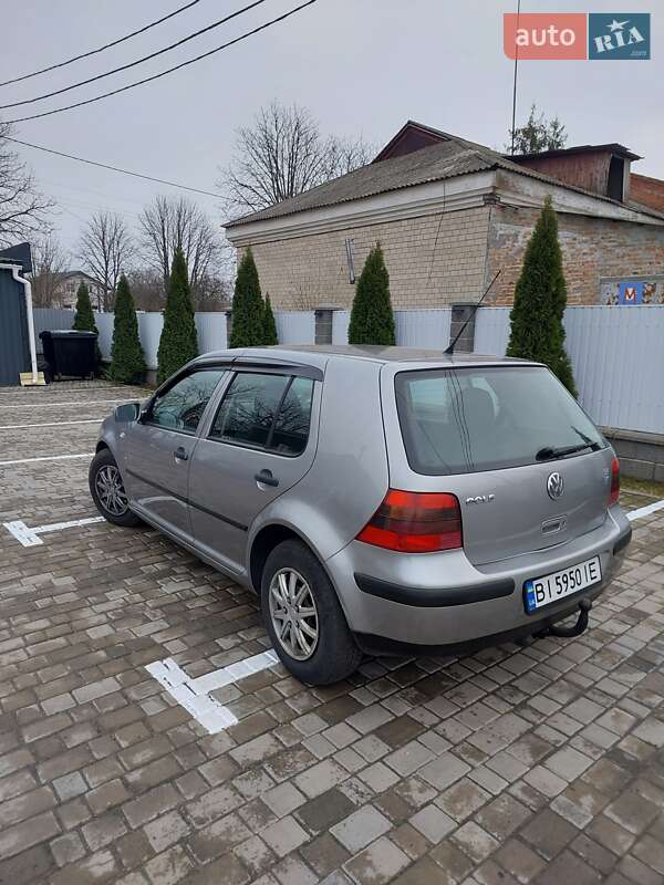 Хетчбек Volkswagen Golf 2002 в Оржиці