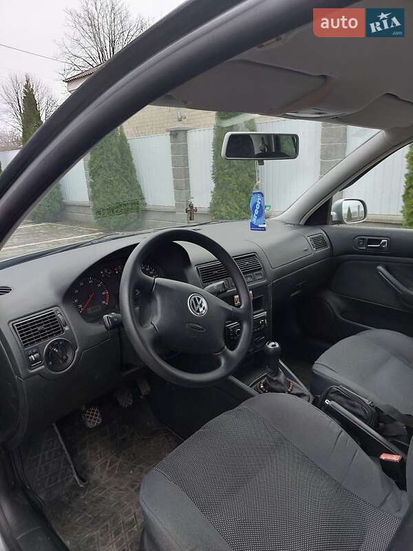 Хетчбек Volkswagen Golf 2002 в Оржиці