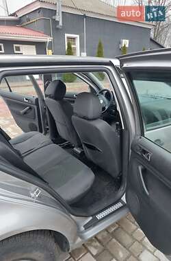 Хетчбек Volkswagen Golf 2002 в Оржиці