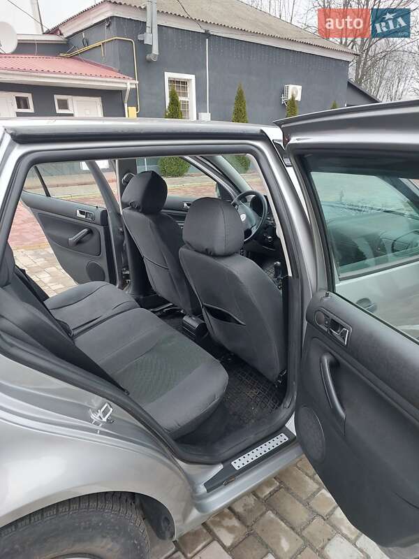 Хетчбек Volkswagen Golf 2002 в Оржиці