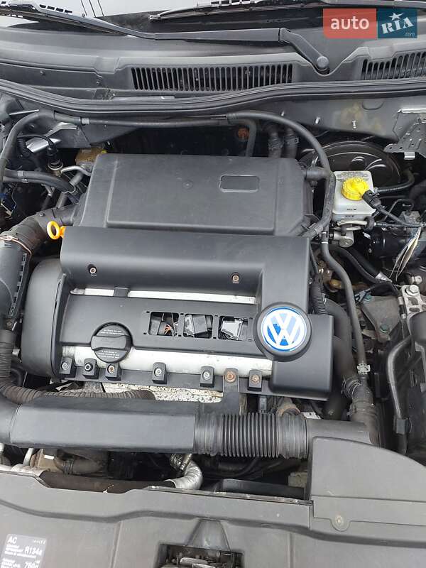 Хетчбек Volkswagen Golf 2002 в Оржиці