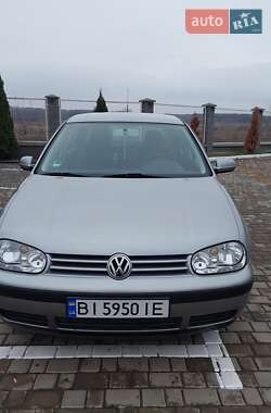 Хетчбек Volkswagen Golf 2002 в Оржиці