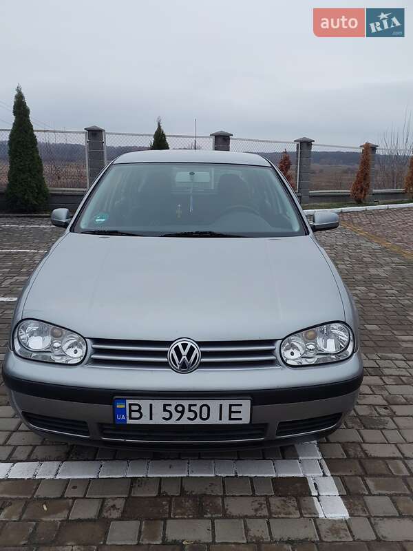 Хетчбек Volkswagen Golf 2002 в Оржиці
