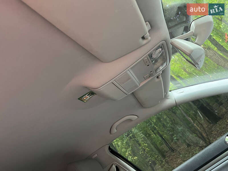 Хетчбек Volkswagen Golf 2003 в Новій Ушиці