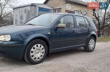 Хэтчбек Volkswagen Golf 2001 в Киеве