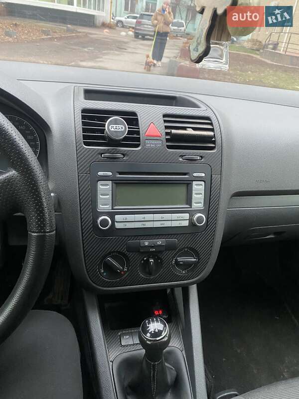 Хетчбек Volkswagen Golf 2003 в Ружині