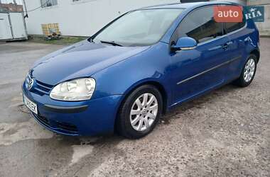 Хэтчбек Volkswagen Golf 2005 в Ровно