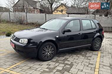 Хэтчбек Volkswagen Golf 2003 в Нововолынске