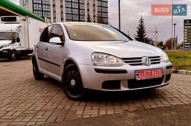 Хэтчбек Volkswagen Golf 2005 в Демидовке