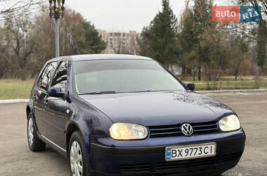 Хэтчбек Volkswagen Golf 2003 в Ровно