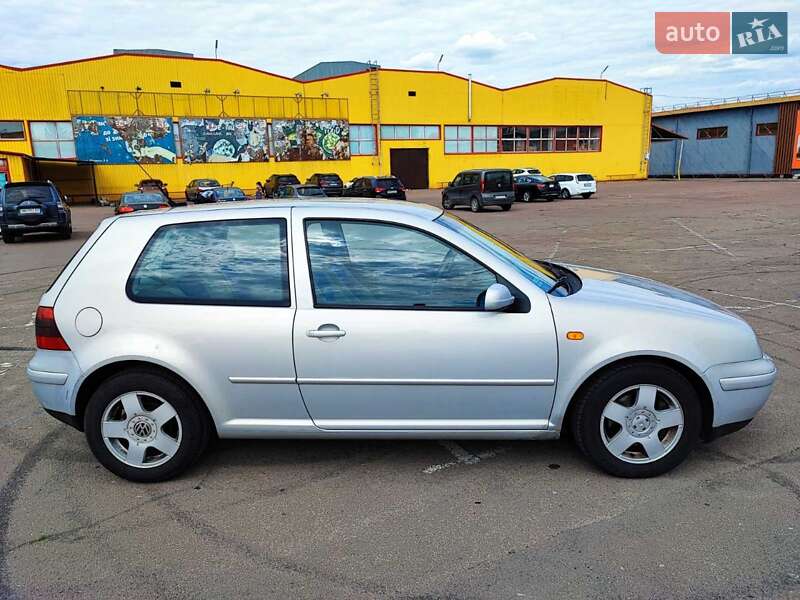 Хетчбек Volkswagen Golf 1999 в Житомирі